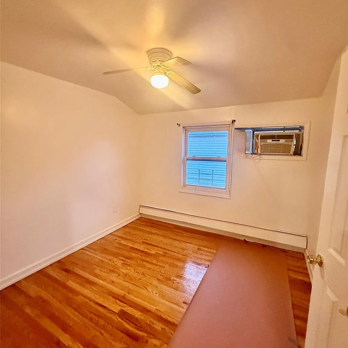3 bed, 2.0 bath, 2250 sqft, $3,800 — Photo 4