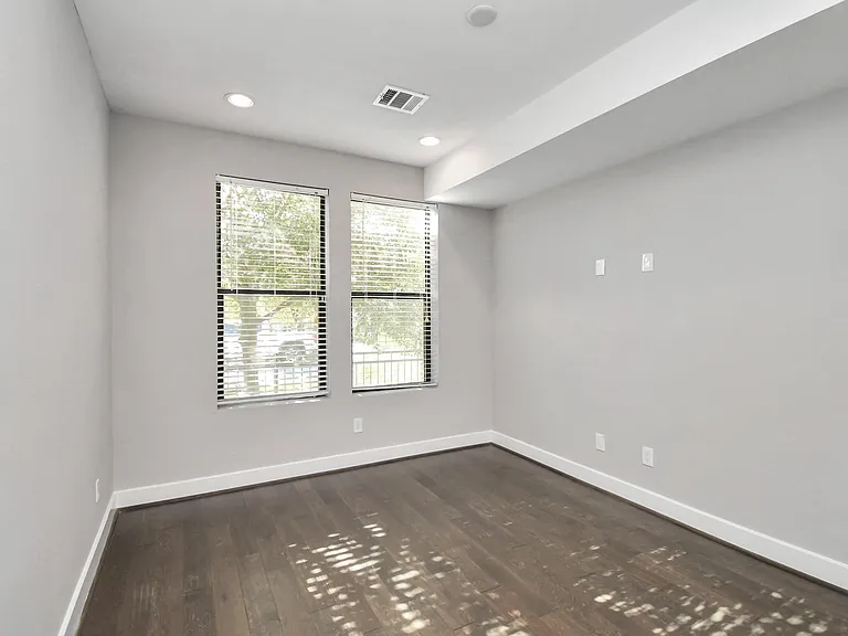 308 Palmer St — Photo 16