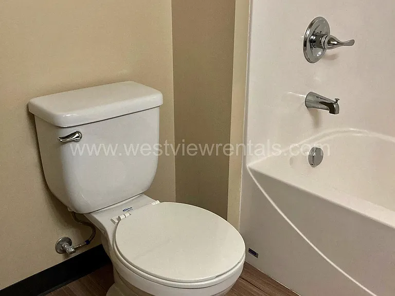 200 E Maple St — Photo 281