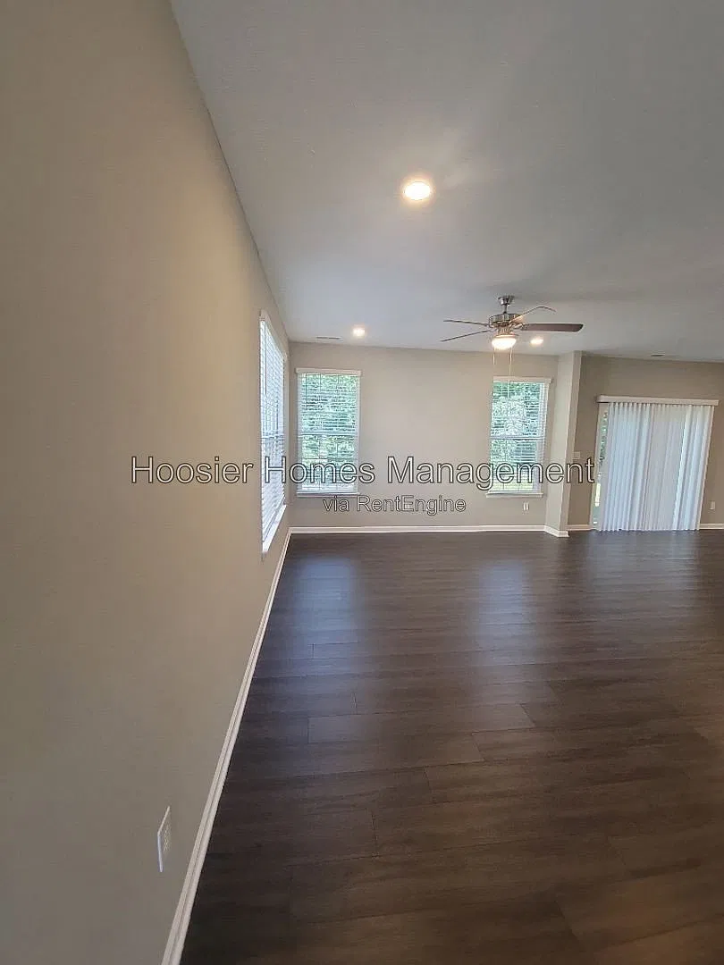 3 bed, 2.5 bath, 1700 sqft, $2,000 — Photo 4