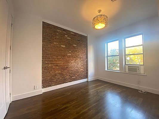 4th image of 275 Grand St APT 1
