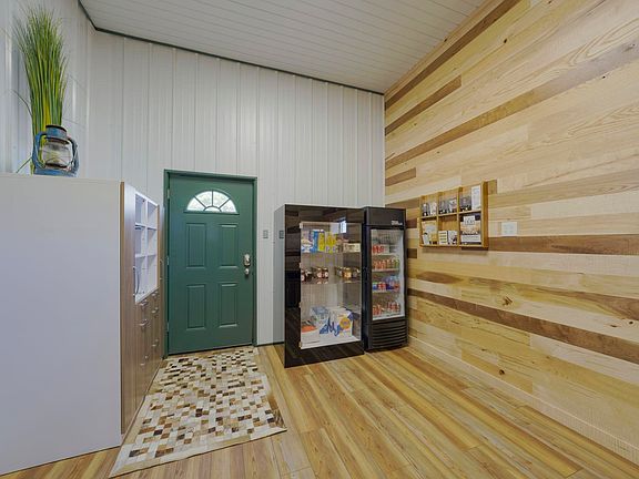 4th image of 16466 Almira Rd