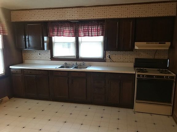 3rd image of 1010 Brooks St