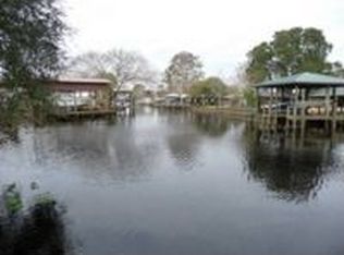 34 Scott St, Welaka, FL 32193