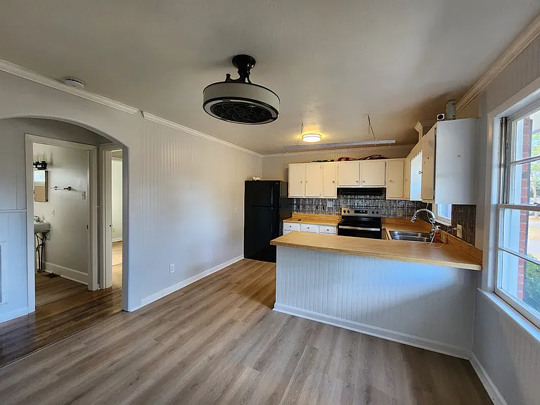 230 Vineland Dr — Photo 20