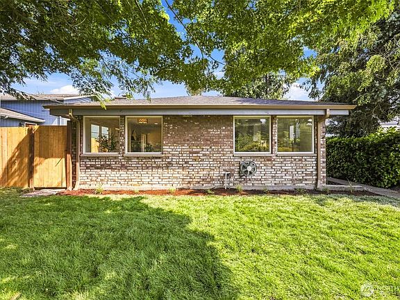 2nd image of 7050 21st Avenue NE