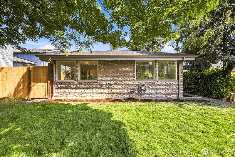 2nd image of 7050 21st Avenue NE