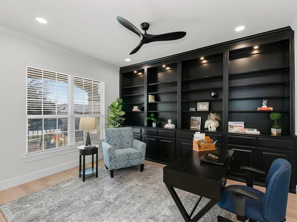 206 Armstrong Dr, Georgetown, TX 78633