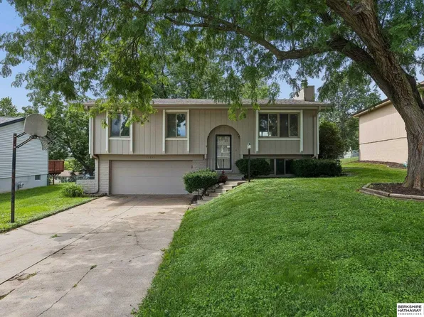 11035 W St, Omaha, NE 68137