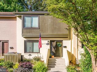 2002 Golf Course Dr, Reston, VA 20191