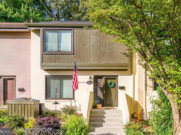 2002 Golf Course Dr, Reston, VA 20191