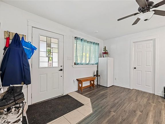 4th image of 54 Chestnut St E