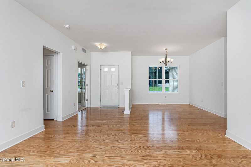 5th image of 8 Summerhill Drive