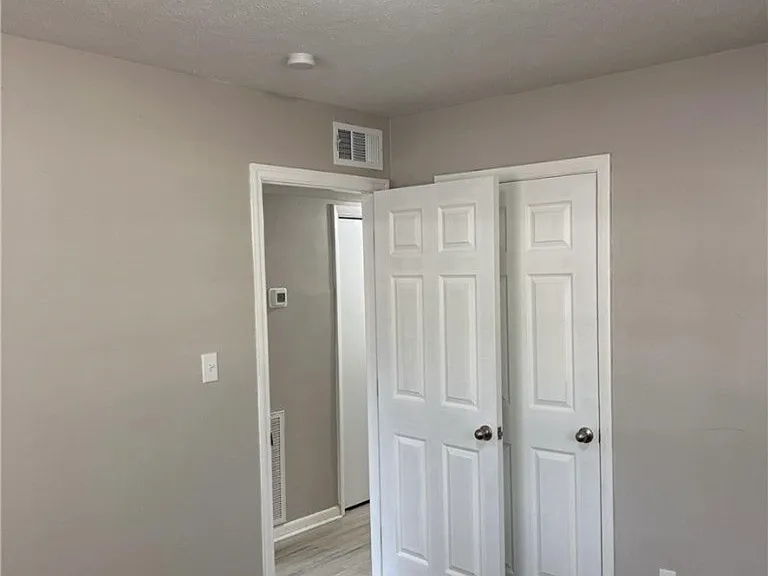 1445 Thelbert Dr — Photo 18