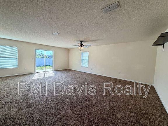 4th image of 2482 Beachview Dr
