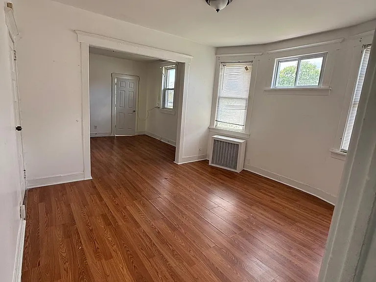 625 E Curtis St — Photo 5