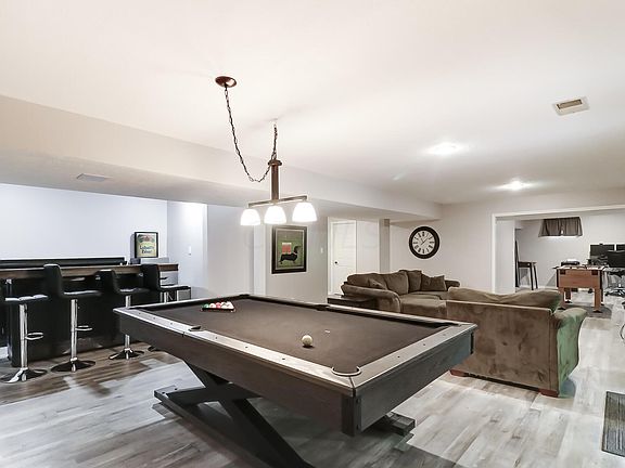 4th image of 433 Maplebrooke Dr W