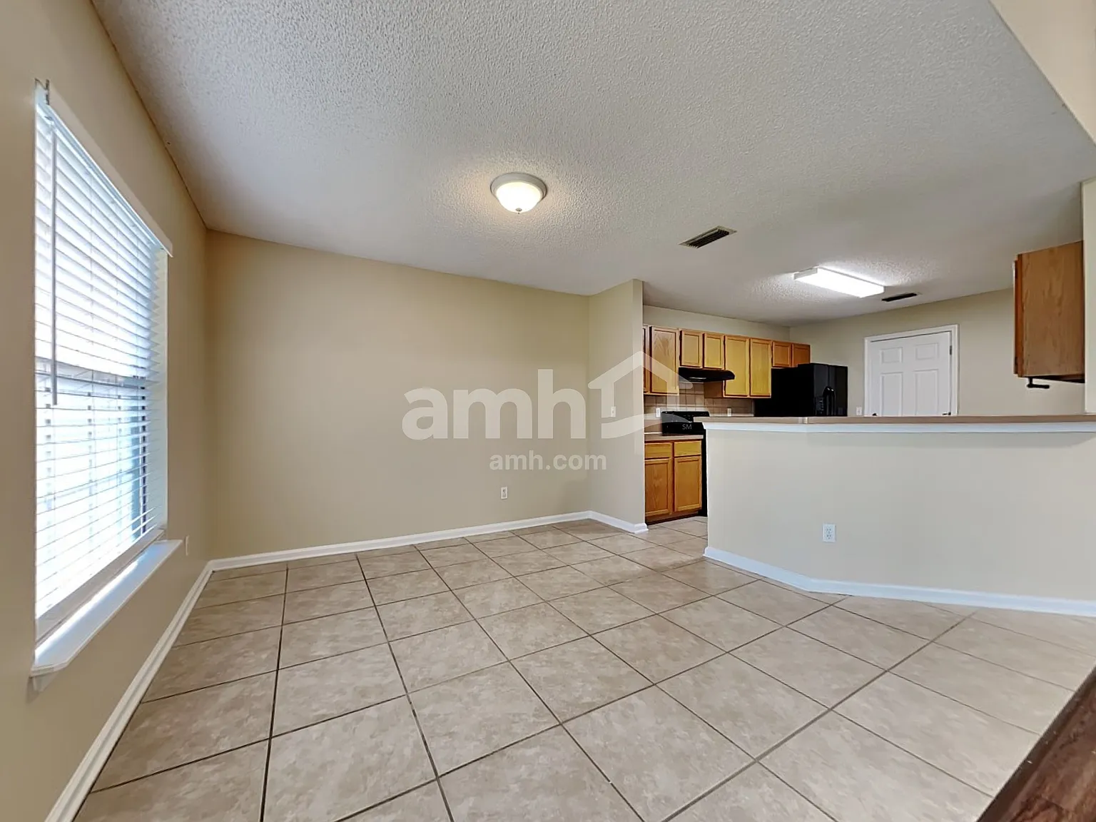 3 bed, 2.0 bath, 1454 sqft, $1,805 — Photo 4