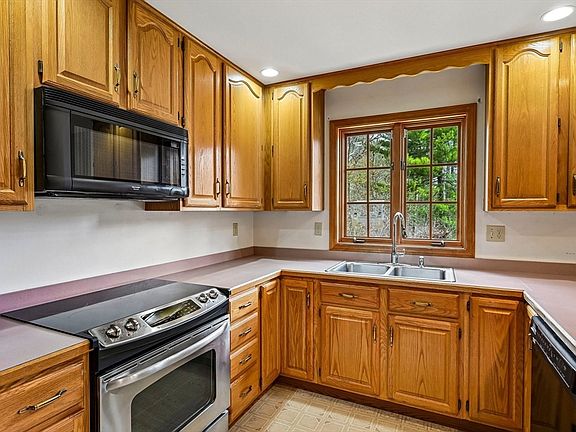 3rd image of 29 Parish Rd