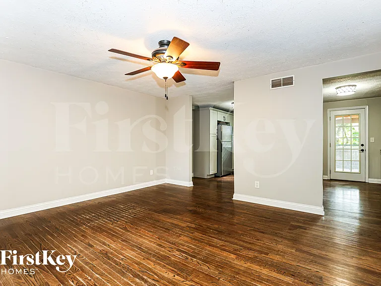 4207 Edinburgh Dr — Photo 3