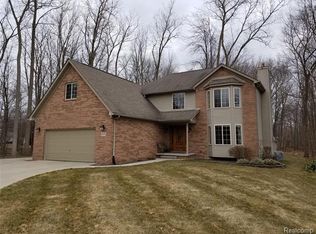 2976 Manchester Dr, Kimball, MI 48074