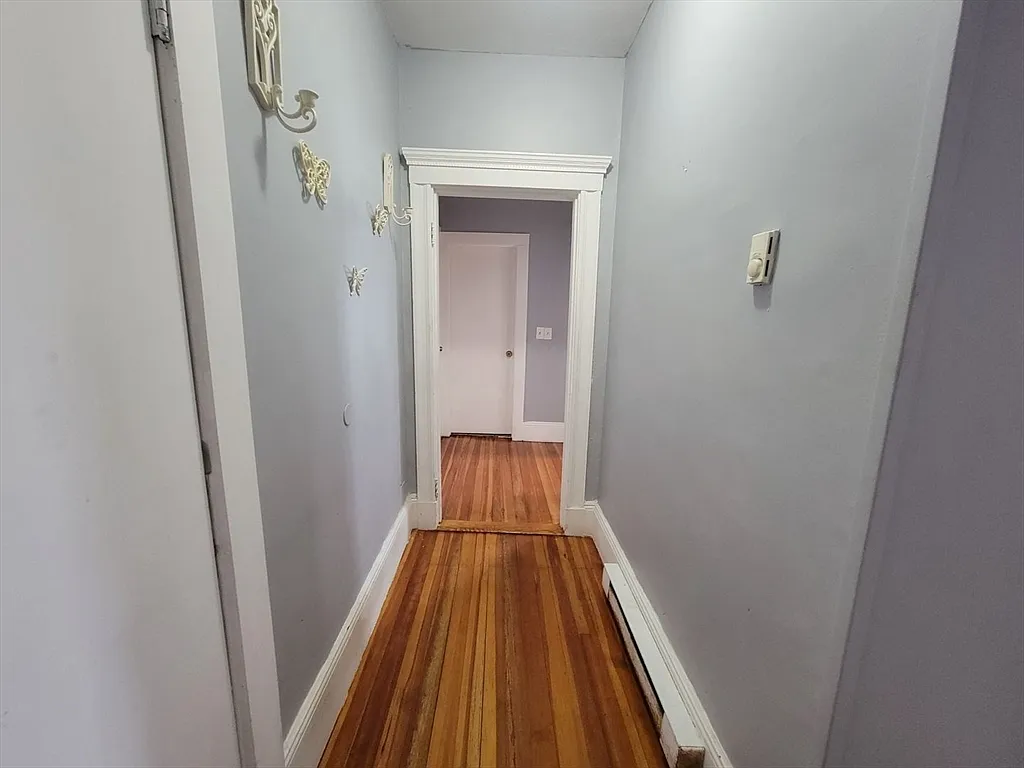 2 bed, 1.0 bath, 9999 sqft, $2,300 — Photo 2