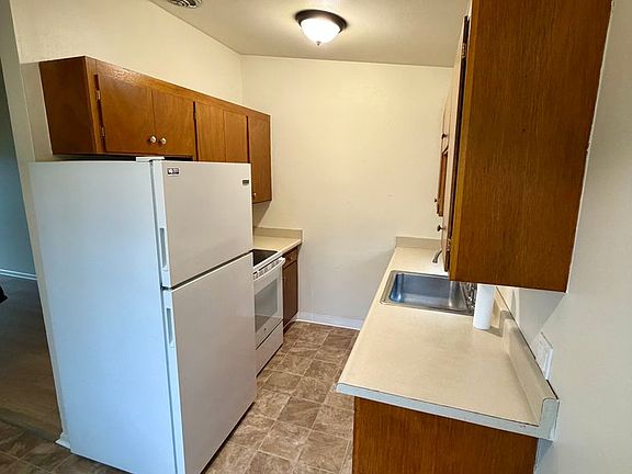 5th image of 2327 W Plymouth St APT 2