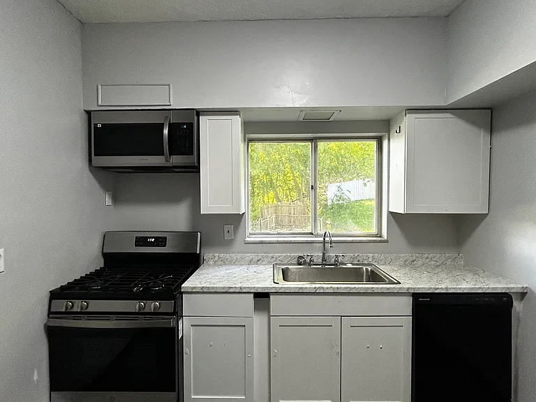 103 Jones St — Photo 38