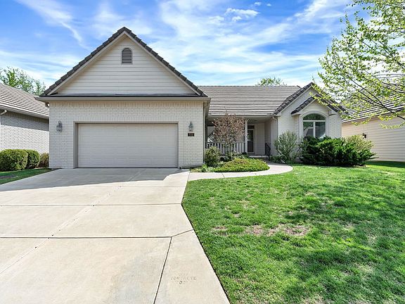 3rd image of 722 N Crest Ridge Ct