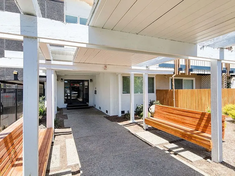 424 Callan Ave — Photo 21