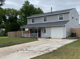 900 Stratford Hall Dr, Virginia Beach, VA 23452