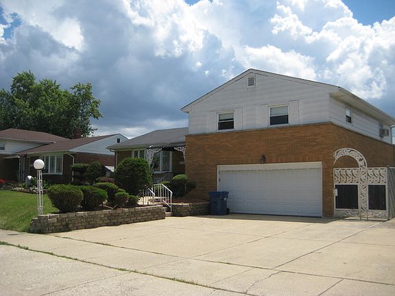 2nd image of 300 Division St