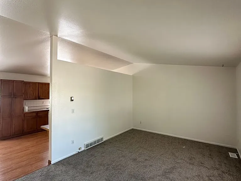 314 N 49th Avenue Ct — Photo 2
