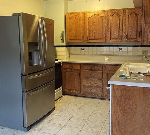 5th image of 33 W Hill Ln APT 1
