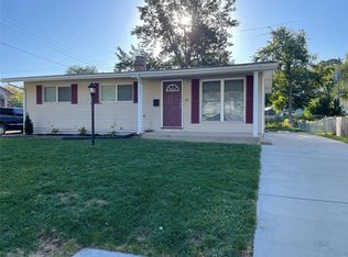 32 Woodlawn Dr, Saint Charles, MO 63301