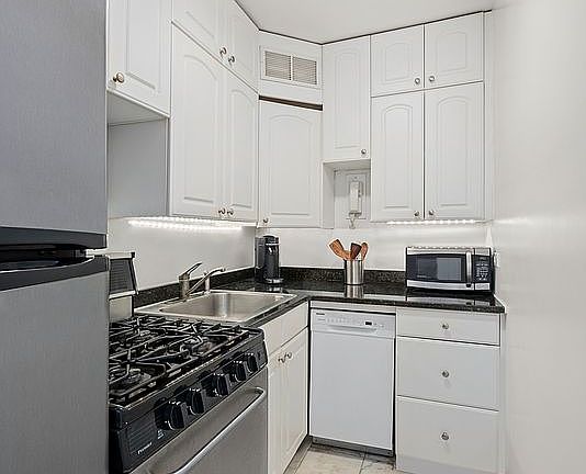 5th image of 175 W 12th St APT 11C