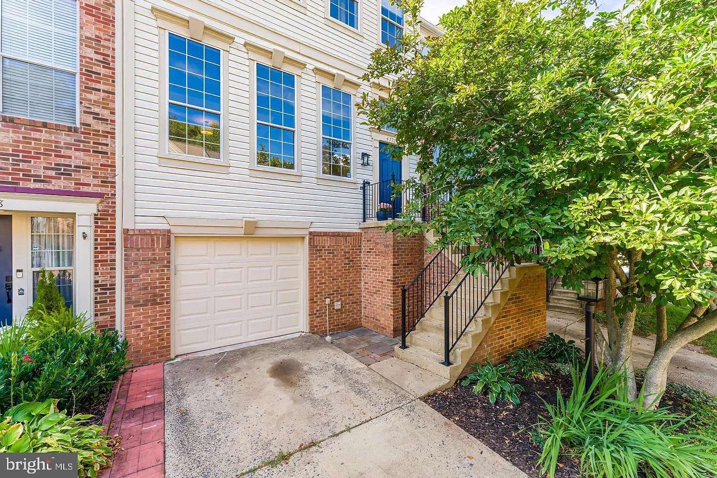 3 bed, 3.5 bath, 2128 sqft, $3,200 — Photo 4