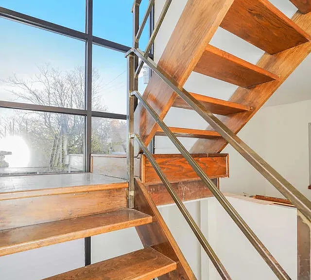 703 Bay St — Photo 11
