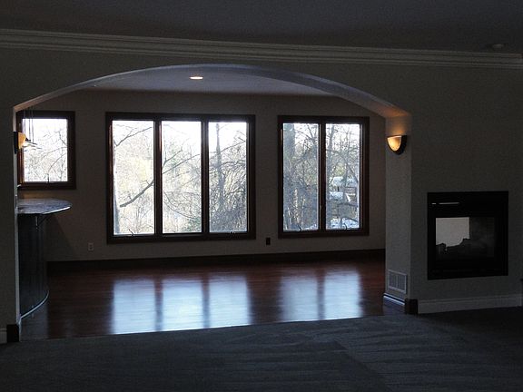 4th image of 435 Hillside Dr