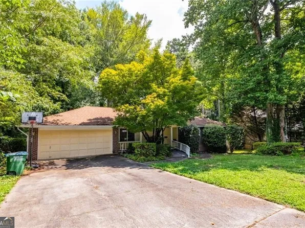 2761 Brackenwood Dr, Snellville, GA 30039