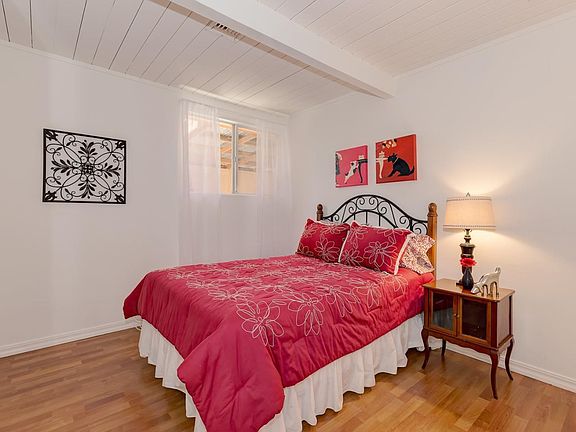 3rd image of 692 Joanne Dr