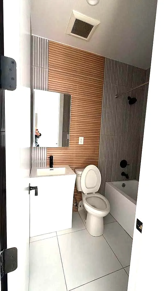 Building Photo - 1954 Powell Ave #3