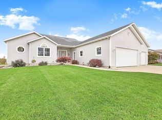 417 Sleepy Hollow Ln, Holland, MI 49423