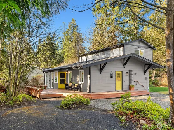 881 Park Avenue NE, Bainbridge Island, WA 98110
