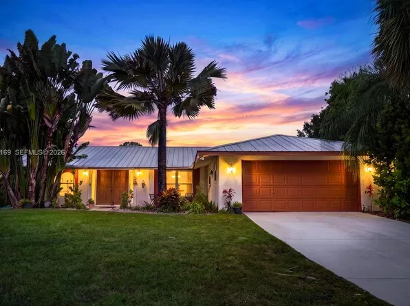 591 21st St NW, Naples, FL 34120