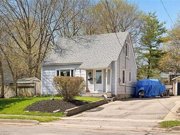 2nd image of 100 Memorial Cres