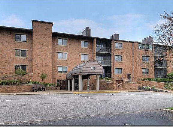 2nd image of 140 Fox Hollow Dr APT 305A