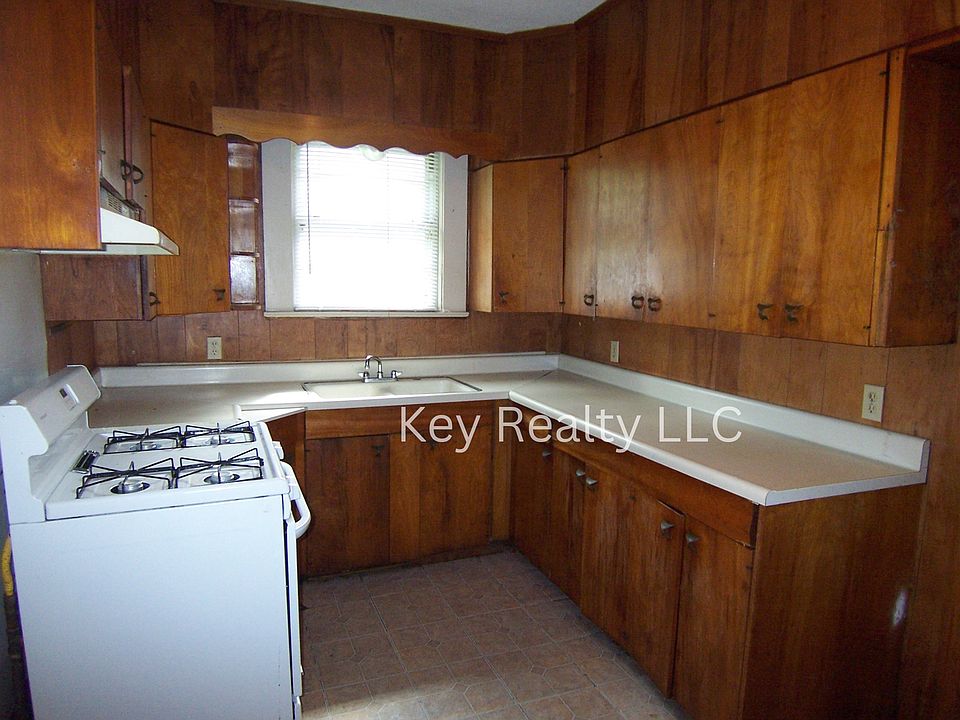 2nd image of 2305 Webster St