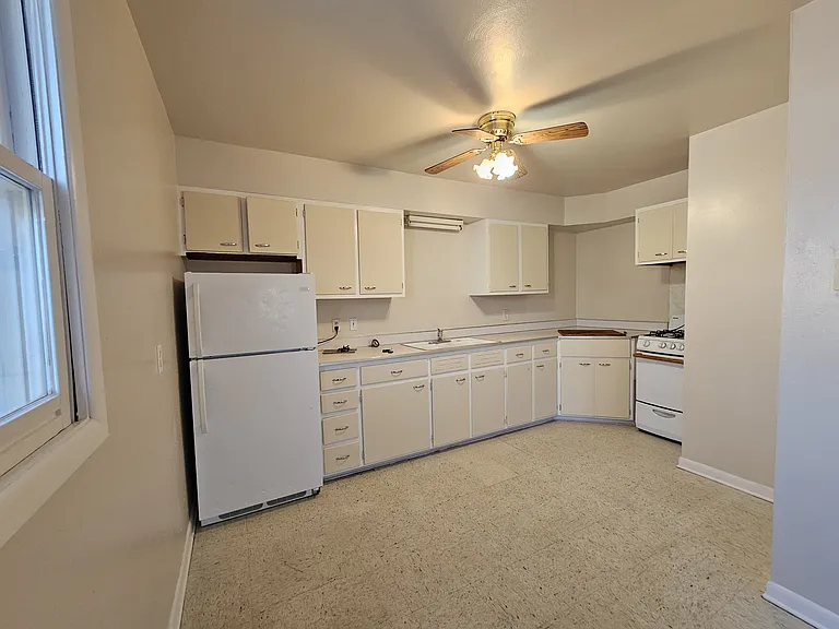 323 E Jackson St #6 — Photo 3