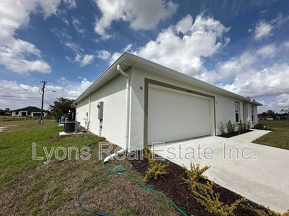 3rd image of 2624 NE 22nd Pl